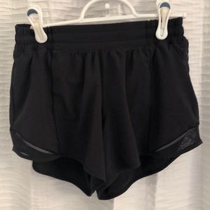 Lululemon - black hotty hot shorts - size 6 tall
